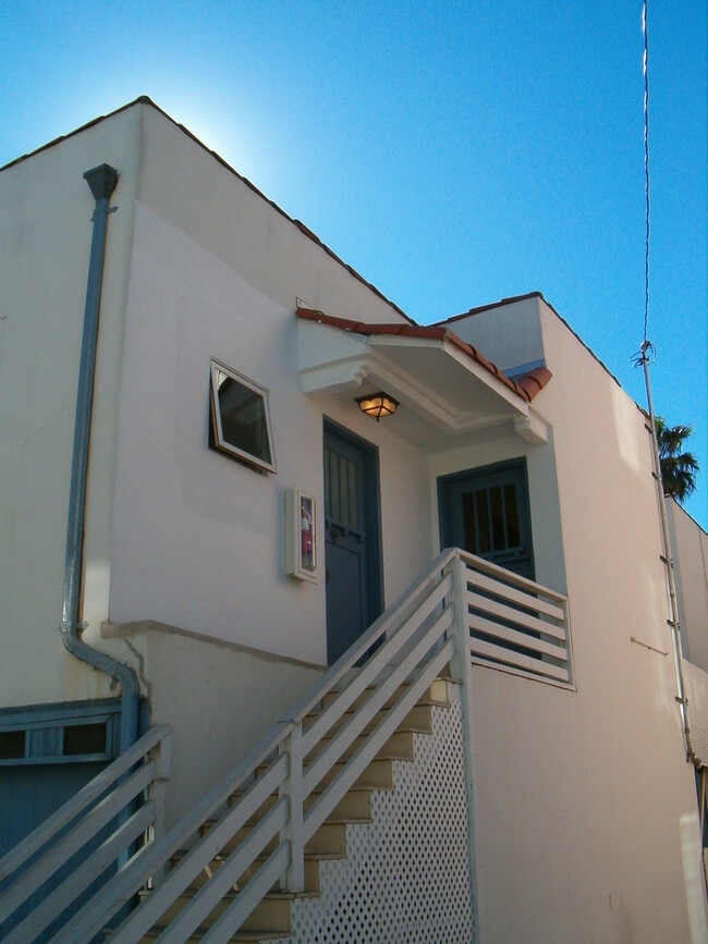 Building Photo - 2213 Ocean Ave Unit 2215-C