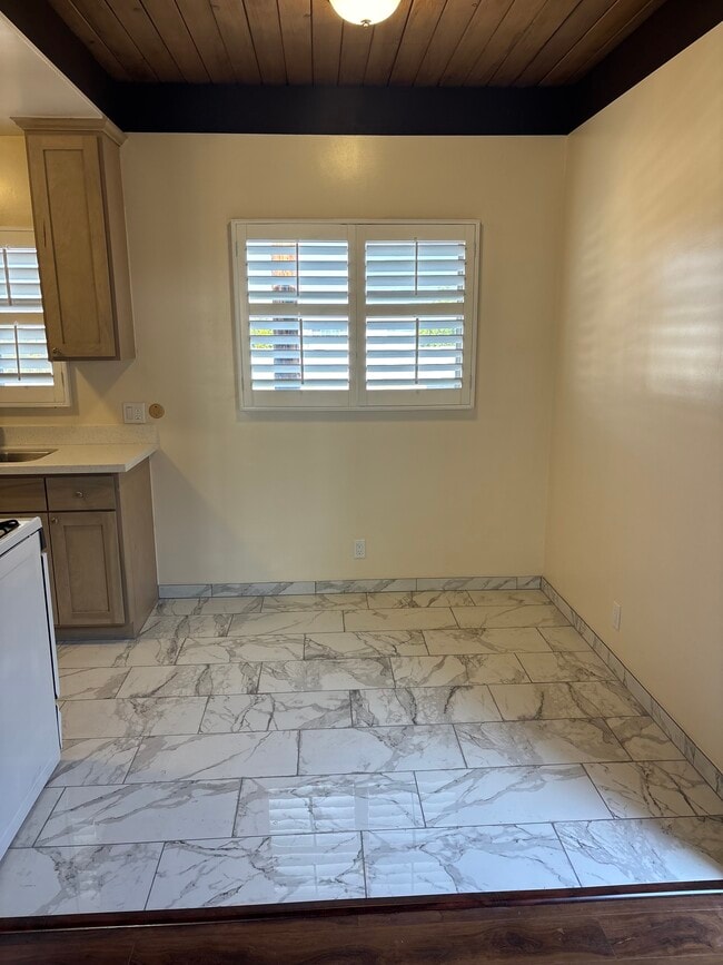 Kitchen - 16413 S Dalton Ave Unit C