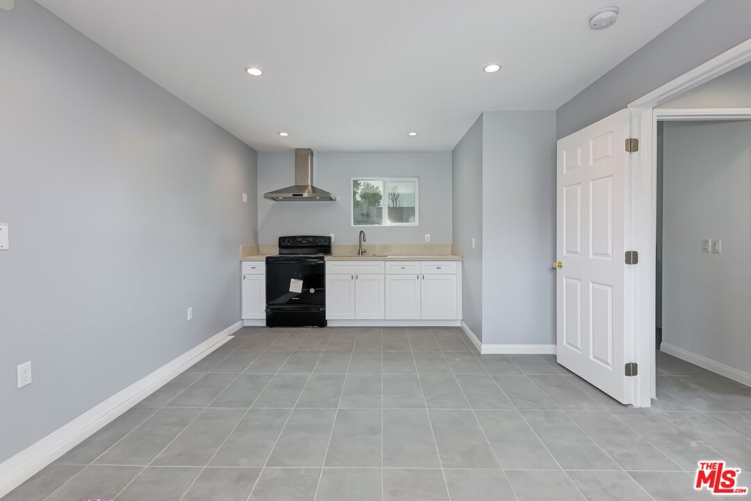 Photo - 16616 Osborne St