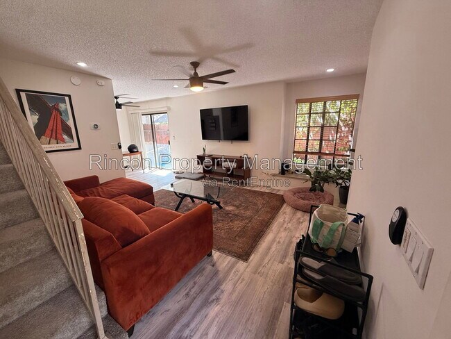Photo - 411 Canterbury Way