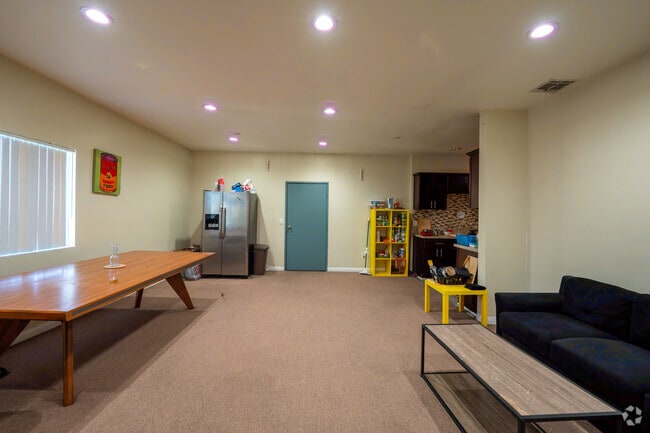 4BR, 2BA - Living Room - Glendale Terrace Apartments - AC Townhomes LLC
