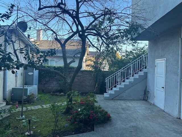 Building Photo - 2135 Selby Ave Unit B