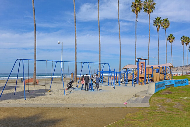 Photo - 2352 Torrey Pines Rd Unit 2352 Torrey Pines  5