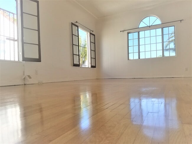 Building Photo - 1607 1/2 S Sierra Bonita Ave Unit 1607 1/2 S. Sierra Bonita
