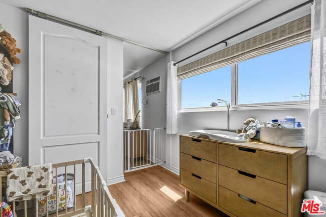Photo - 960 Larrabee St Unit 324