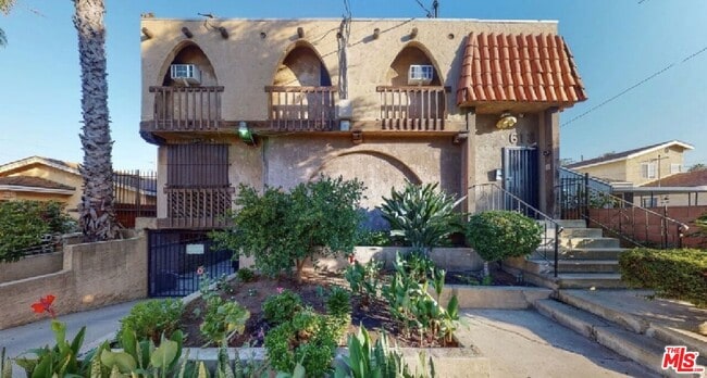 Building Photo - 613 W Queen St Unit 4