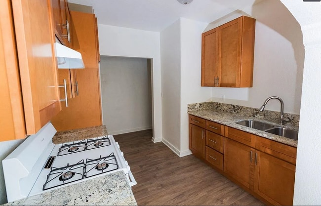 Photo - 1640 Gundry Ave