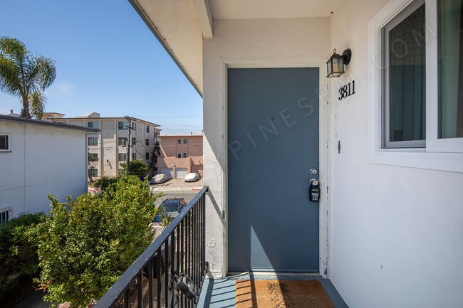 Photo - 2 WEEKS FREE!!! 2 BR with Partial Bay Views and Parking! Unit 3811