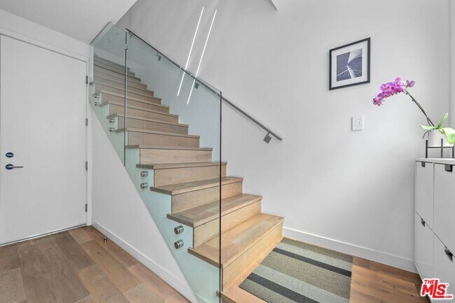 Photo - 3623 1/2 S Centinela Ave