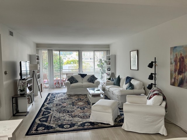 Apartment#302 (comes unfurished) - Chateau Brentana