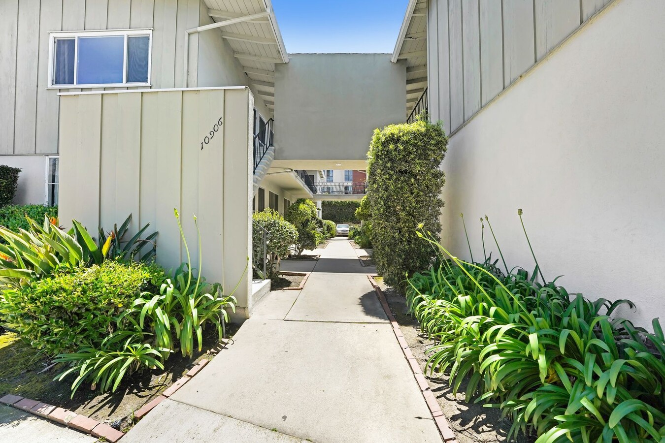 Photo - 10906 Santa Monica Blvd Unit 05A