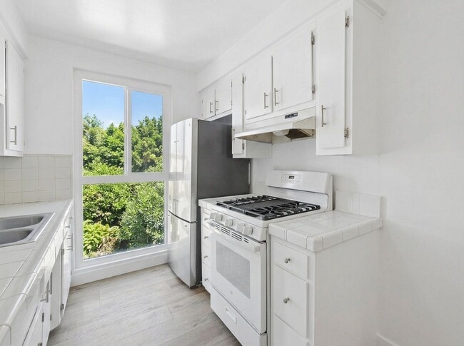 Building Photo - 6828 Fulton Ave Unit 6