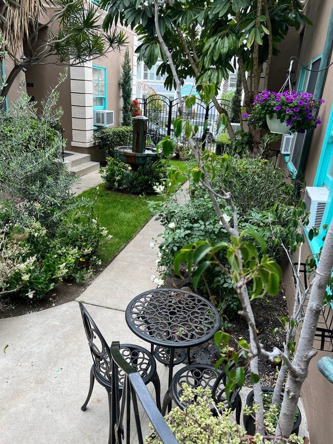 Photo - 326-332 N Gardner St Unit 328.5