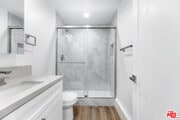 Photo - 498 E 52nd St
