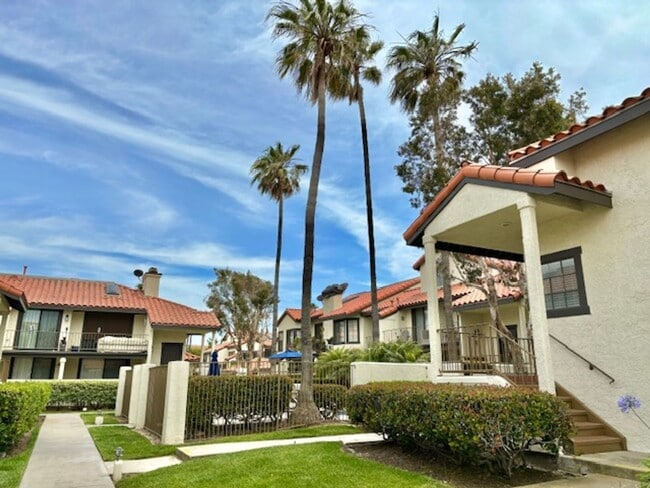 Building Photo - 2 Bedroom + 2 Bathroom + LOFT | The Colony | Oxnard | Unfurnished