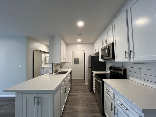 Photo - 1635 North Martel Avenue