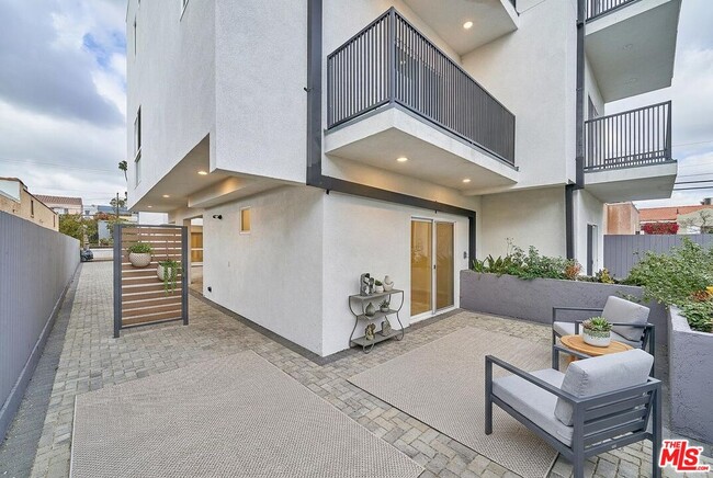 Building Photo - 1108 Queen Anne Pl