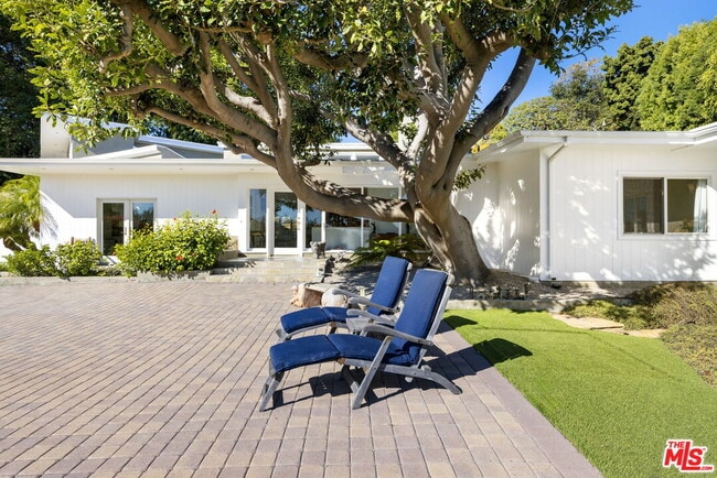 Photo - 11215 Sunset Blvd