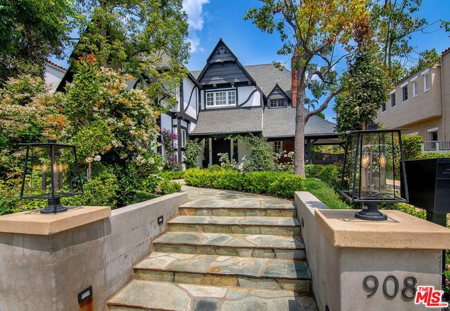 Photo - 908 Malcolm Ave