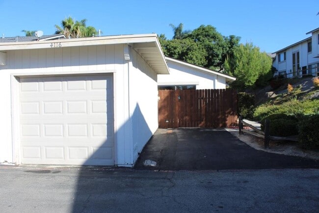 Building Photo - One Story end unit condo 2 Br/1 Ba - Beaco...