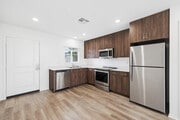 2BR, 1BA - 800SF - Kitchen - Maison's Heights