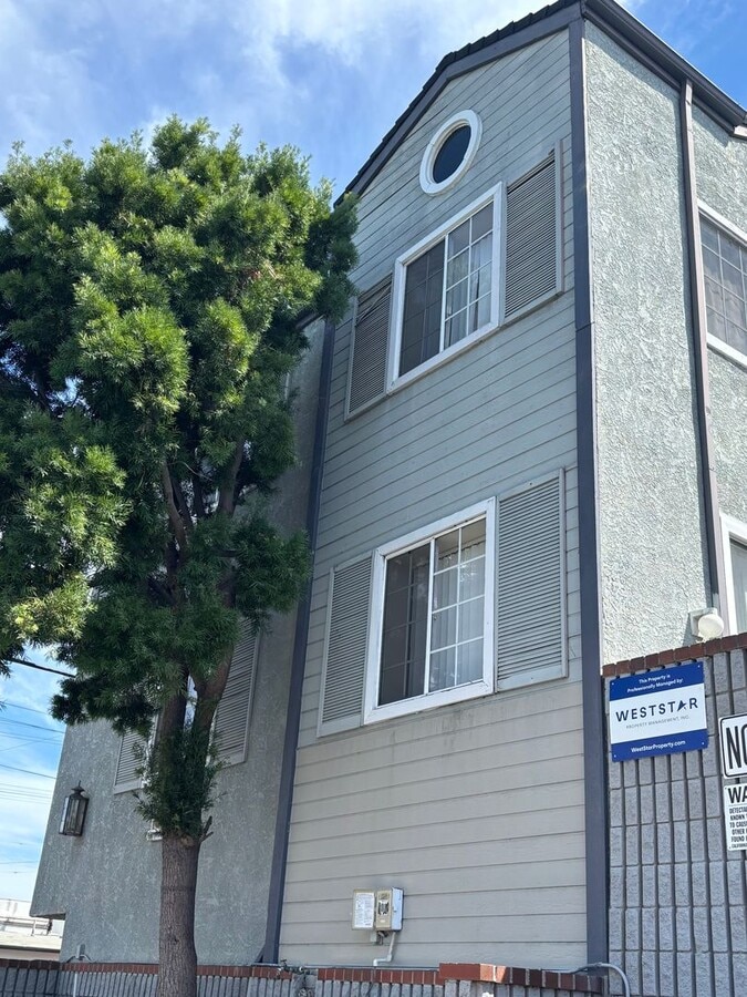 2 Bedroom 1.5 Bath Townhome with Attached ... - 2 Bedroom 1.5 Bath Townhome with Attached ... Unit 03
