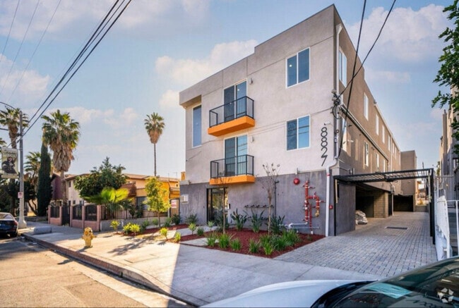 Building Photo - 8827 Van Nuys Blvd Rental