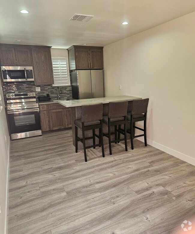 Building Photo - 1334 W 103rd St Unit 1336 1/4 W 103rd St Rental
