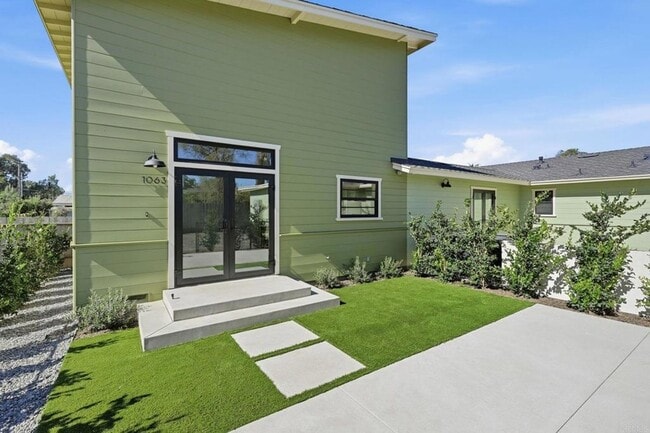 Building Photo - 1065 Buena Vista Way