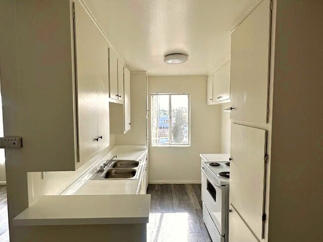 Photo - 915 N Wilton Pl Unit 304