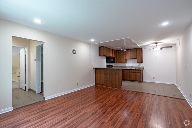 1BR, 1 BA - Villa Glenoaks Apartments