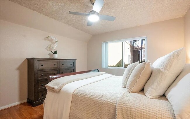 Photo - 7525 Charmant Dr