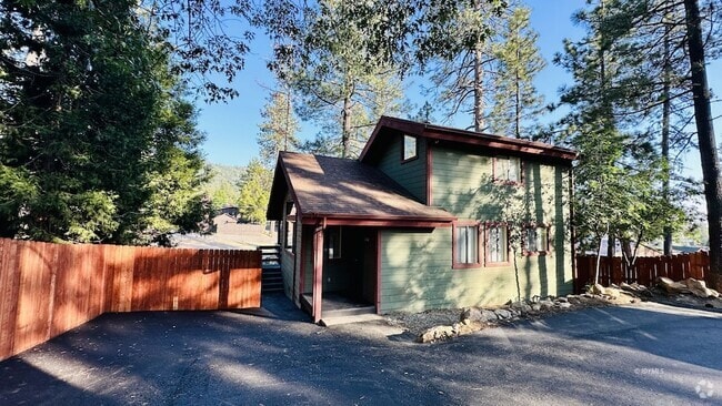 Building Photo - 54315 Pine Crest Ave Rental