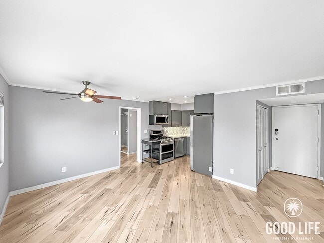Building Photo - Beautiful 2BD/2BA W/ Reserved Parking and In-Unit Laundry in North Park! Unit 306