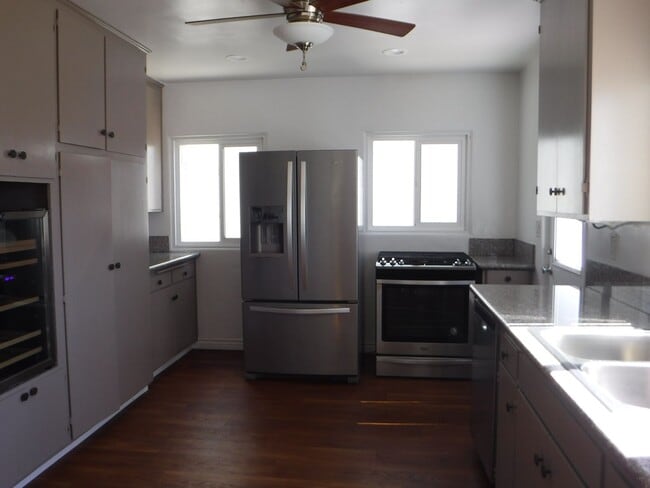 Photo - Cleveland Unit 4576