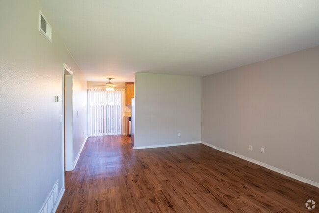 2 BR, 1 BA - 802 SF - Town Center Apartments