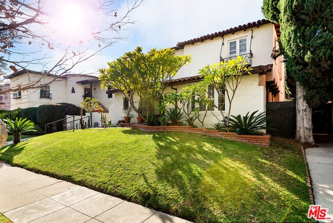 Photo - 119 N Orange Dr