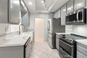 Photo - 14115 Moorpark St
