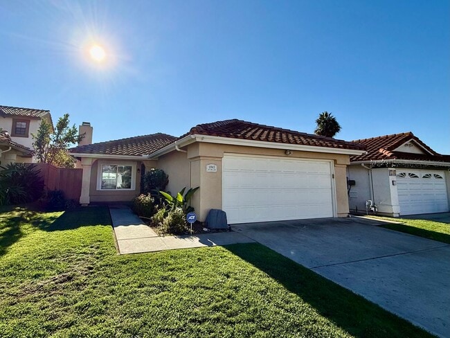 Building Photo - Updated 3 Bed / 2 Bath in Sabre Springs!!