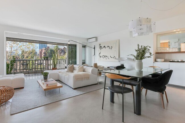 Photo - 999 N Doheny Dr