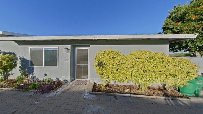 Building Photo - 626 E De La Guerra St Unit C