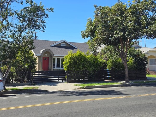 Photo - 747 N Wilton Pl Unit 749 or 747