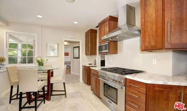 Photo - 3076 Earlmar Dr