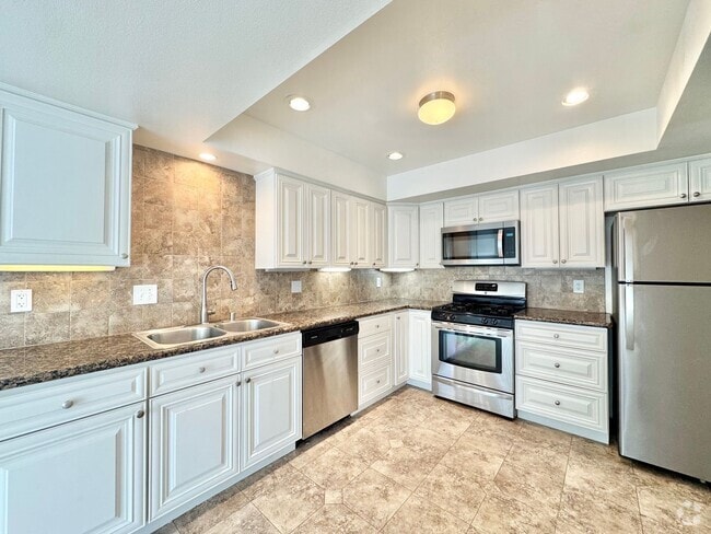 Building Photo - Beautiful 4Bd/2.5Ba Available In Irvine! Rental