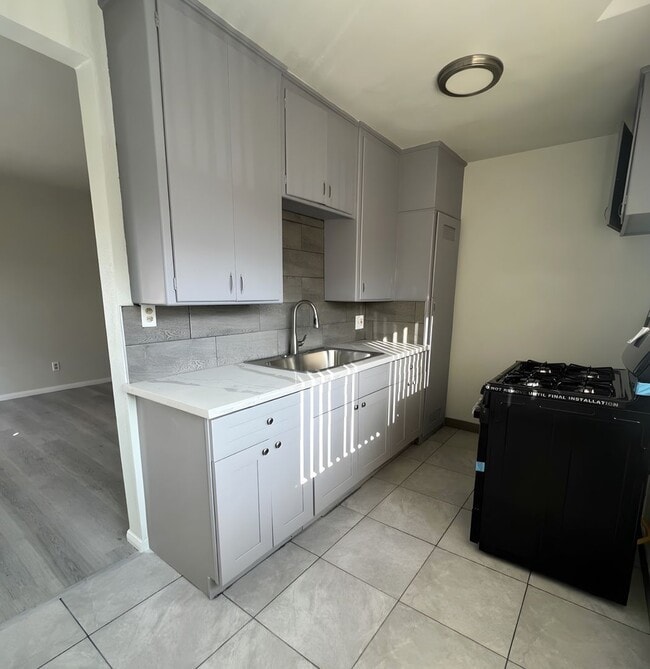 Building Photo - 3421 W Florence Ave Unit 4