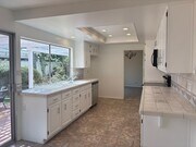 Photo - Spacious 5 bedroom 2 1/2 bathroom Westpark... House