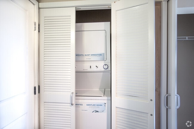 1BR, 1BA-659 SF - NOHO Senior Arts Colony