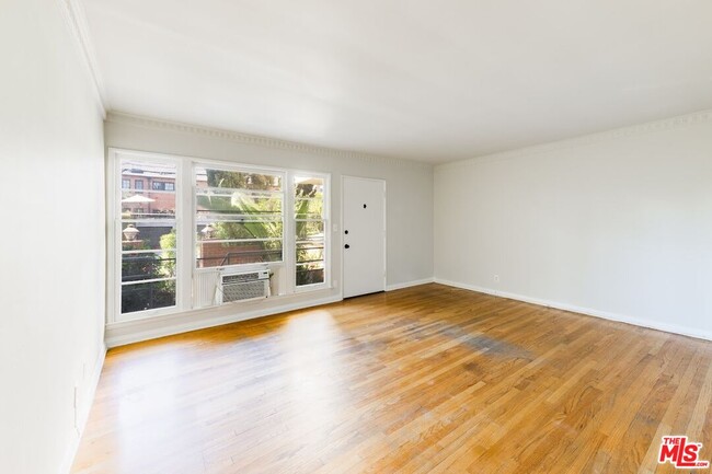 Photo - 1706 N Stanley Ave Unit 2