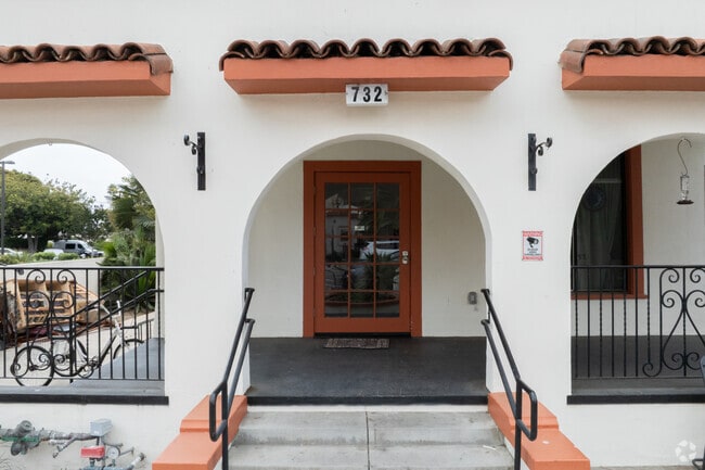 Building Photo - 732 E. Santa Clara St.