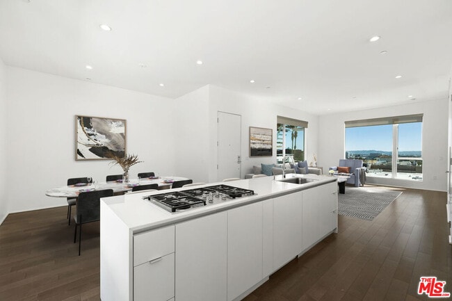 Photo - 935 N San Vicente Blvd Condo Unit 6